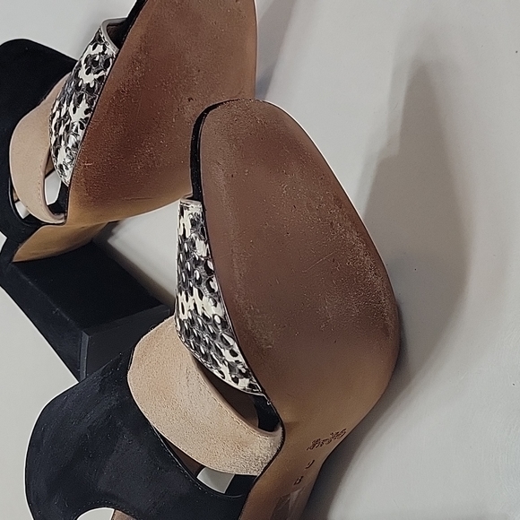 Coach Minetta Heel - Picture 7 of 10